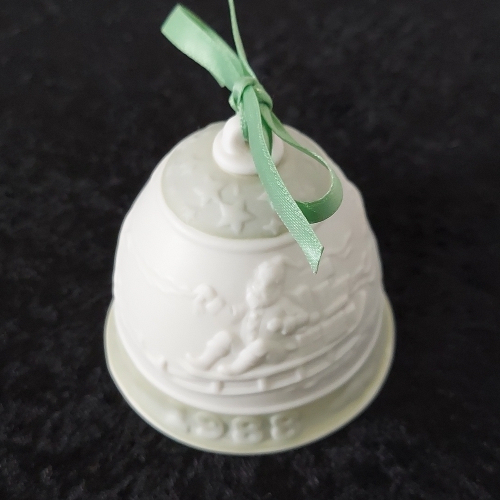 Lladro Christmas bell collectible 1988
